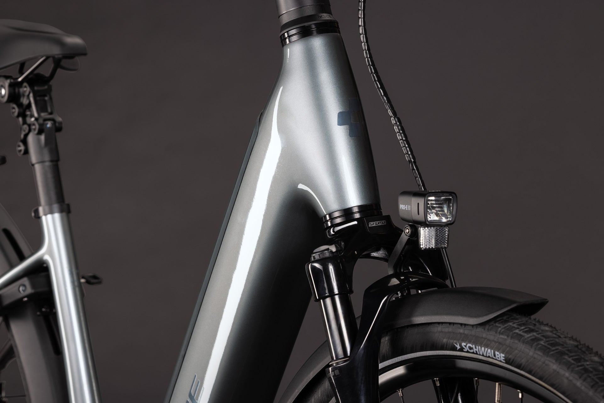 CUBE Supreme RT Hybrid Deluxe EX 600 in quicksilver’n’grey, City-E-Bike Detailansicht