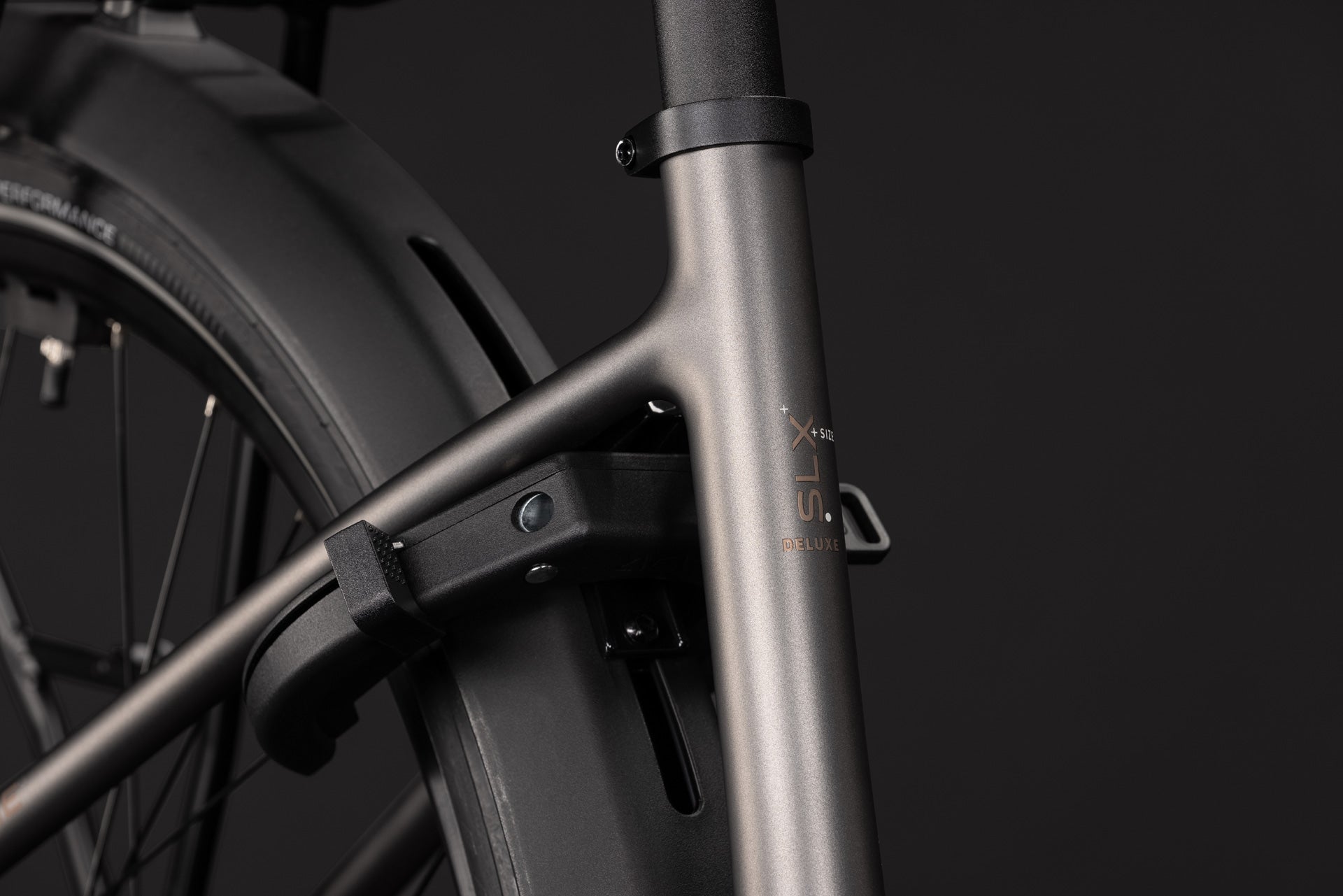 CUBE Supreme Hybrid Deluxe SLX 600 in teak´n´chrome, Detailaufnahme des Rahmens
