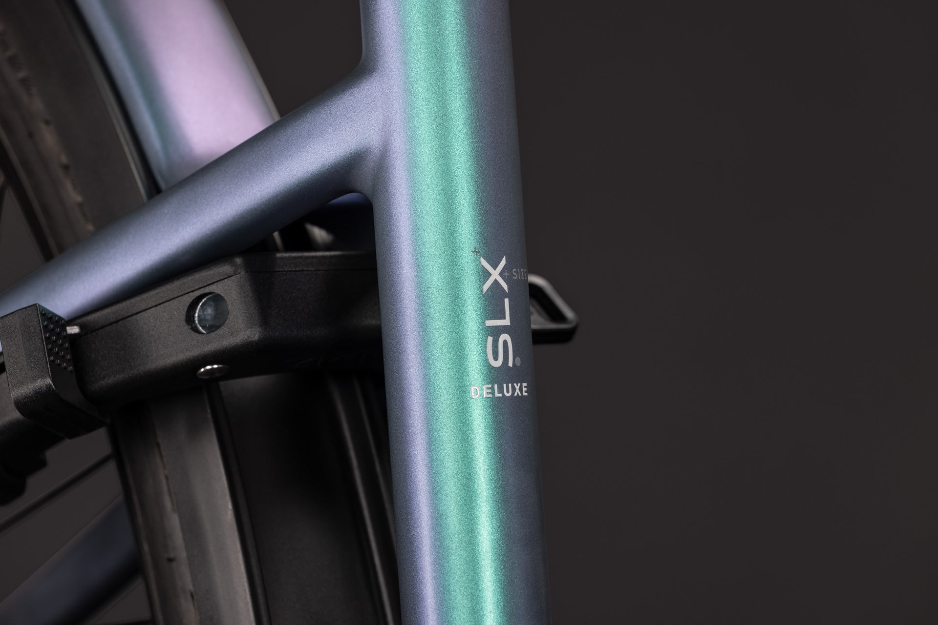 CUBE Supreme Hybrid C:62 Deluxe SLX 600 in polarlight’n’grey, Rahmen-Detail mit Schloss