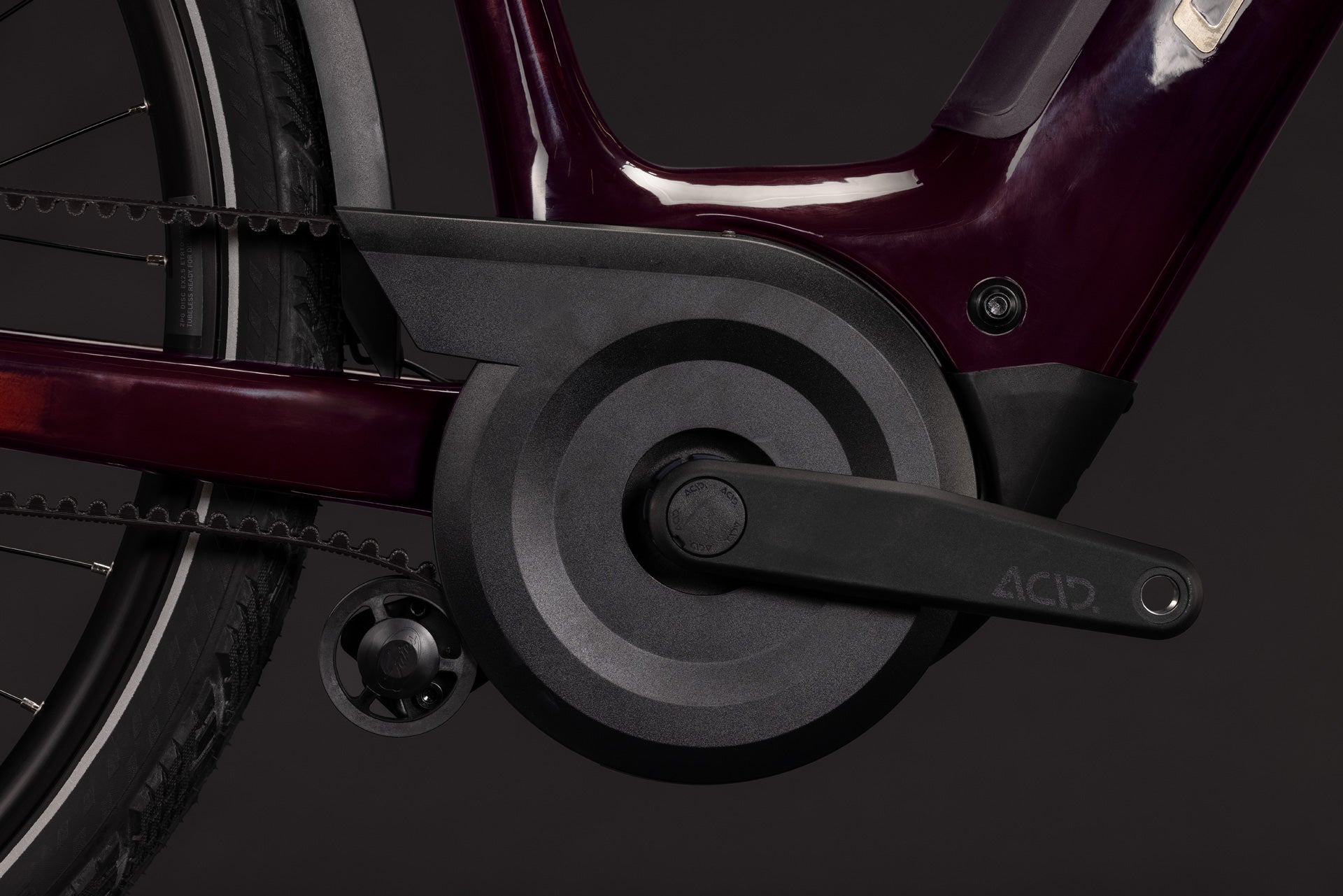 CUBE Supreme Hybrid C:62 Deluxe SLT 600 liquidred'n'chrome, Motor und Riemenantrieb Detail