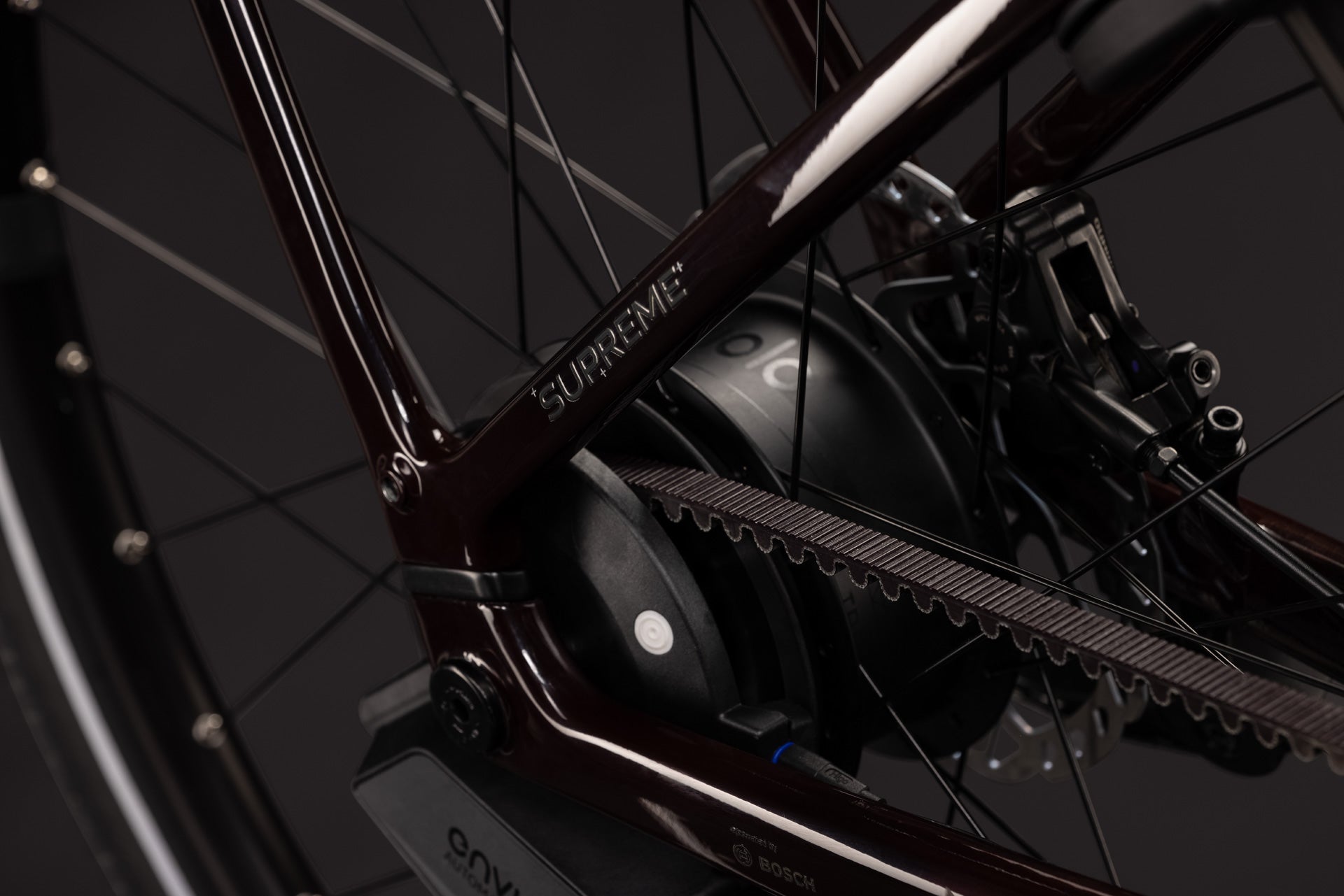 CUBE Supreme Hybrid C:62 Deluxe SLT 600 in liquidred'n'chrome, Hinterrad mit Riemenantrieb