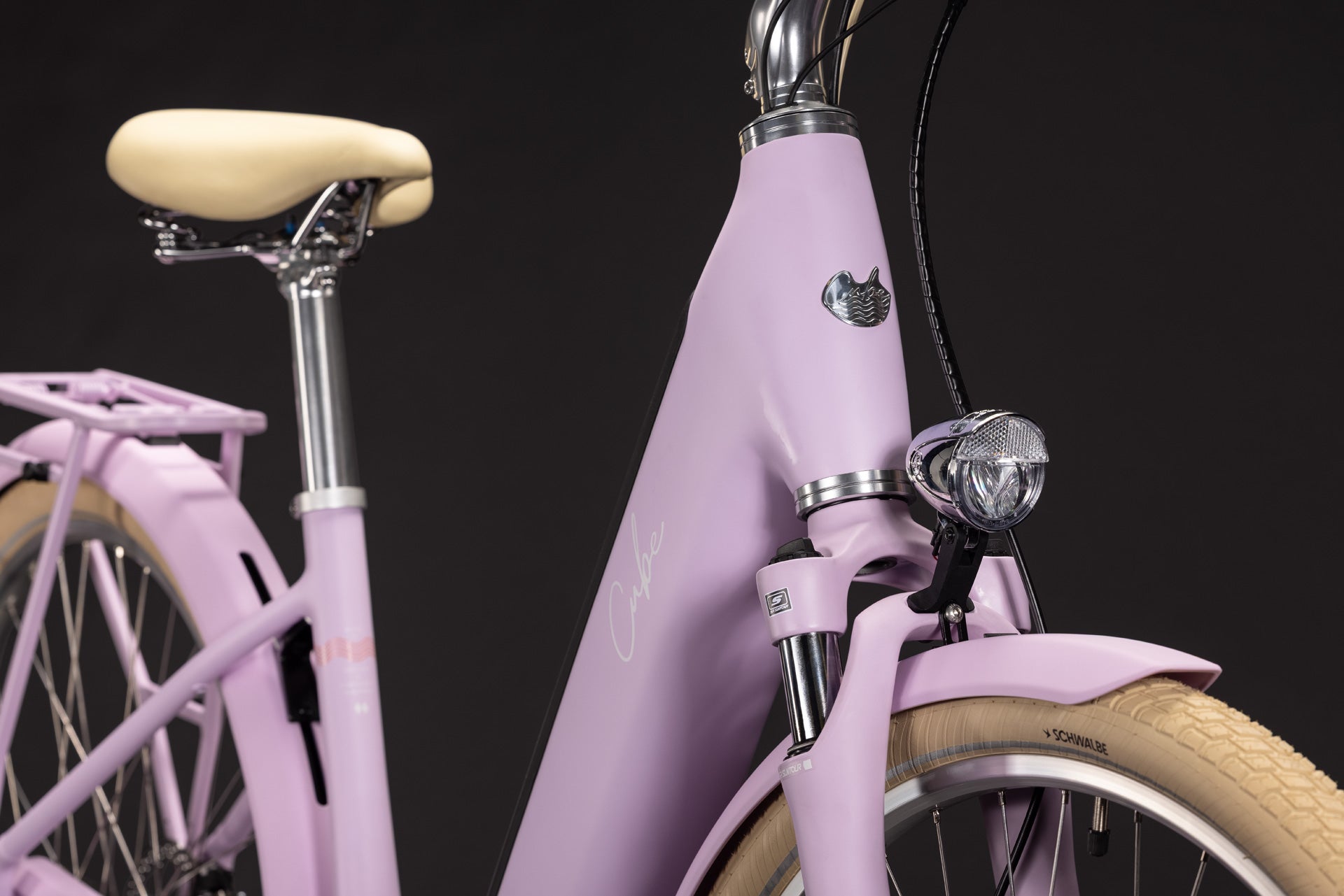 CUBE Aruba Hybrid 600 in cottoncandy´n´creme, E-Bike mit klassischem Design und cremefarbenen Reifen