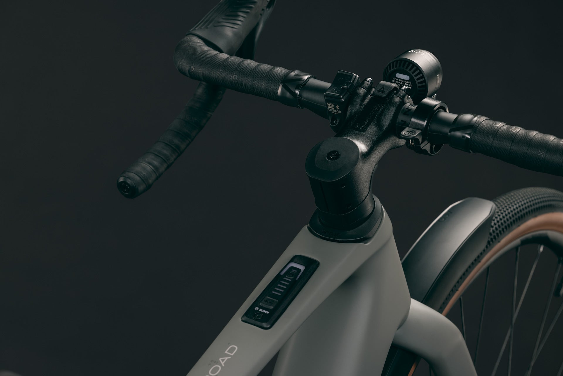 CUBE Nuroad Hybrid C:62 Race 400X FE oldgrey´n´grey, Cockpit mit Dropbar und Frontlicht