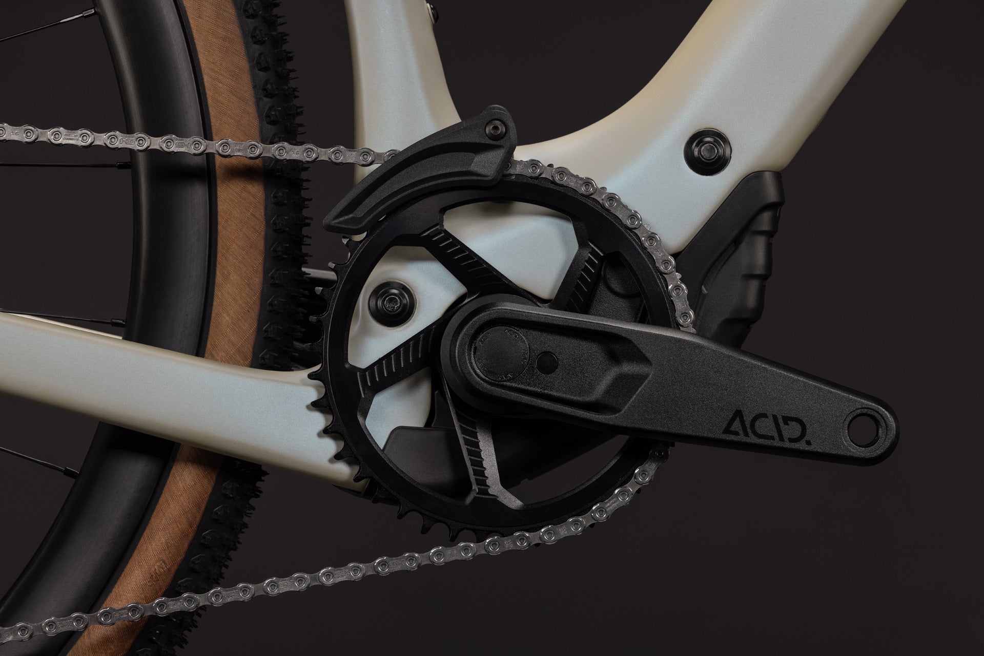CUBE Nuroad Hybrid C:62 SLX 400X glintsand´n´black, Detail von Kurbel und Kettenblatt