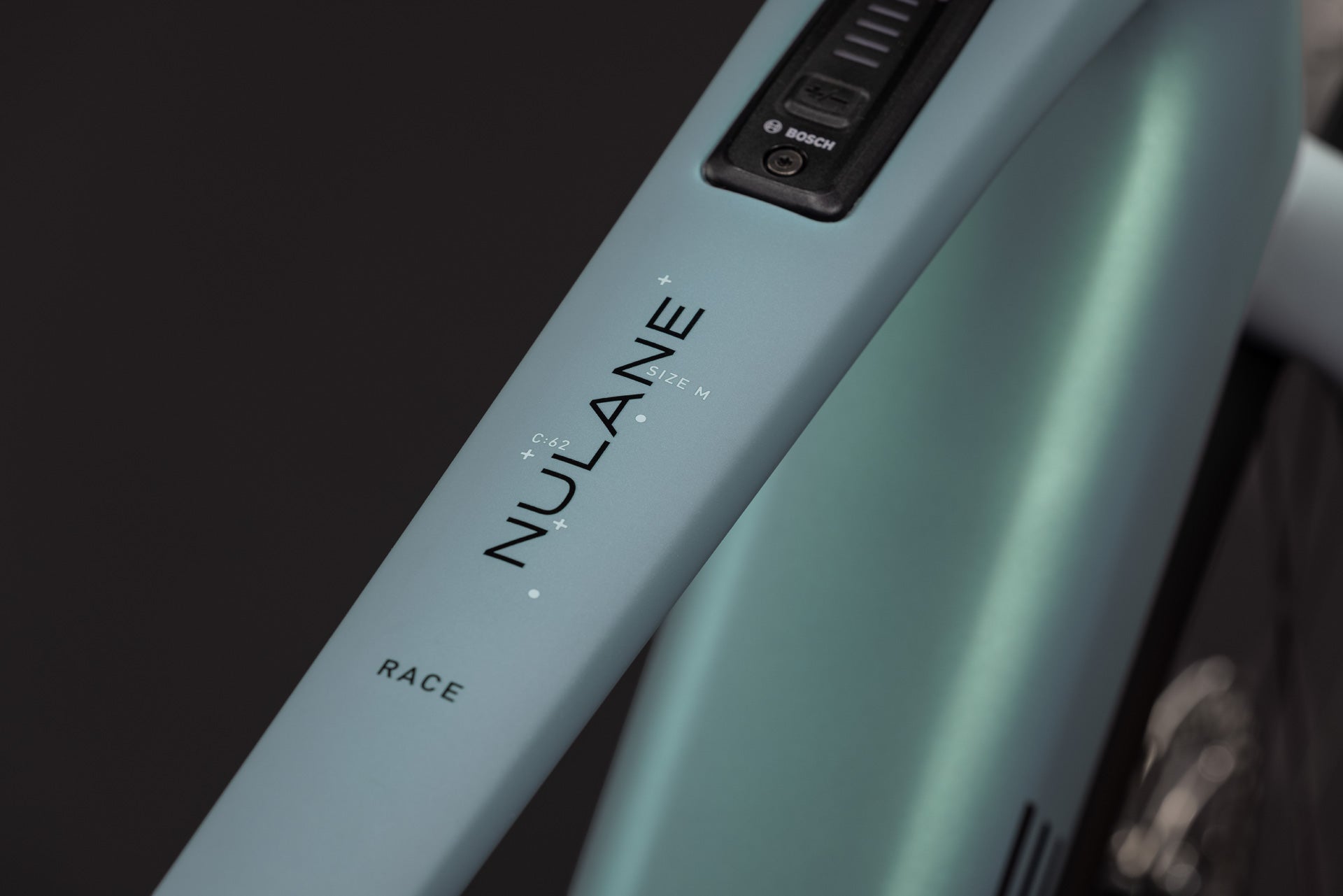 CUBE Nulane Hybrid C:62 Race 400X FE in Seagrey und Schwarz, Detailaufnahme des Rahmens
