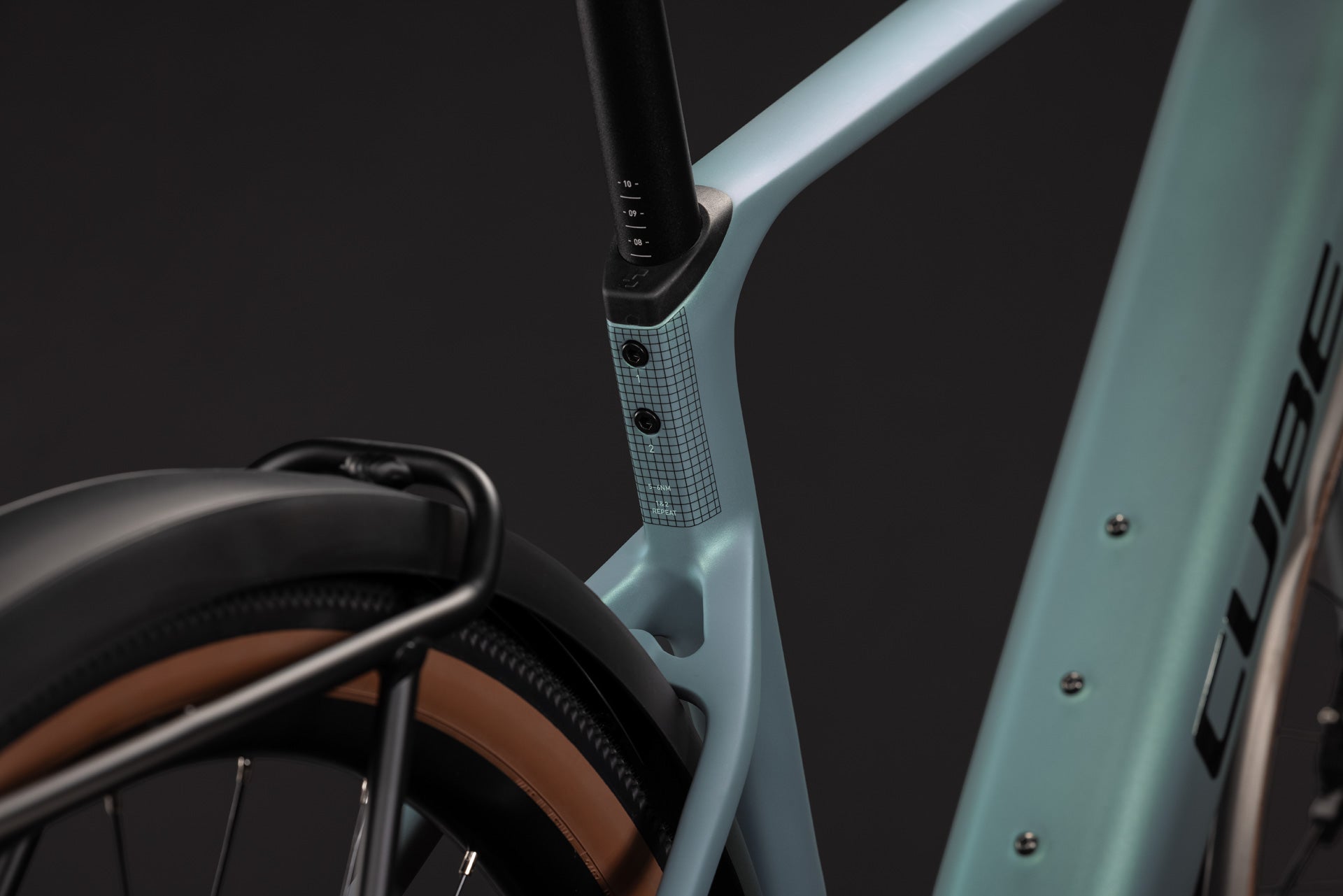 CUBE Nulane Hybrid C:62 Race 400X FE in Seagrey und Schwarz, Detail des Rahmens