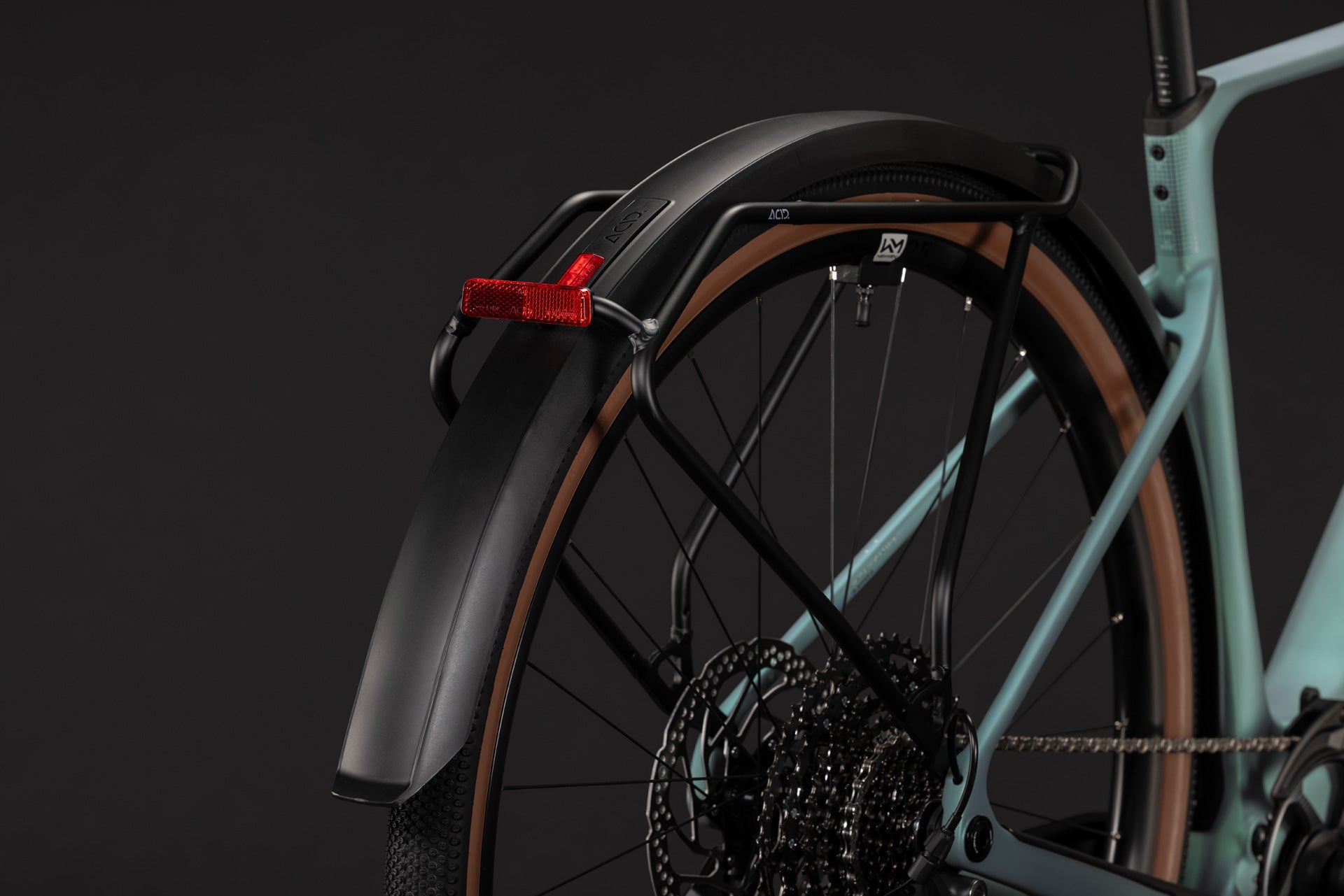 CUBE Nulane Hybrid C:62 Race 400X FE seagrey´n´black mit Schutzblech hinten und Rücklicht