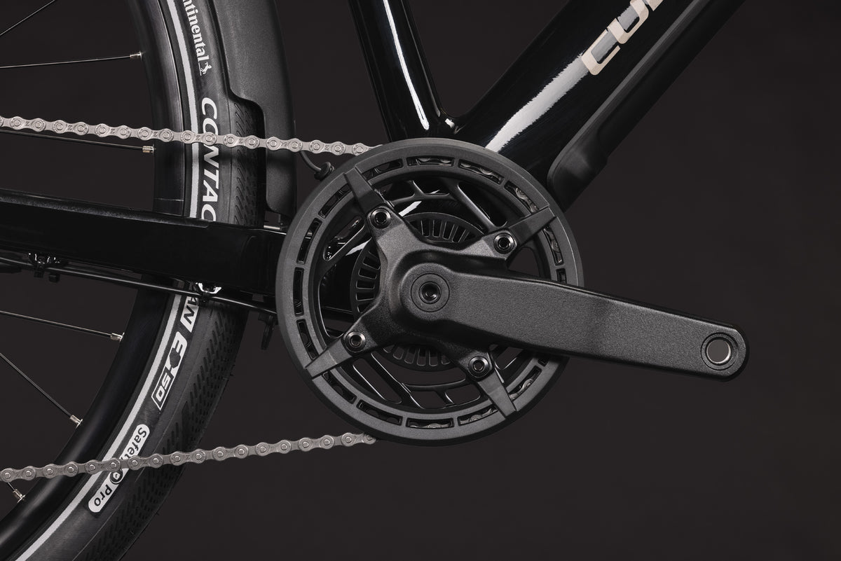 CUBE Editor Hybrid ONE 360 FE black´n´irongrey mit Antrieb und Hinterraddetail