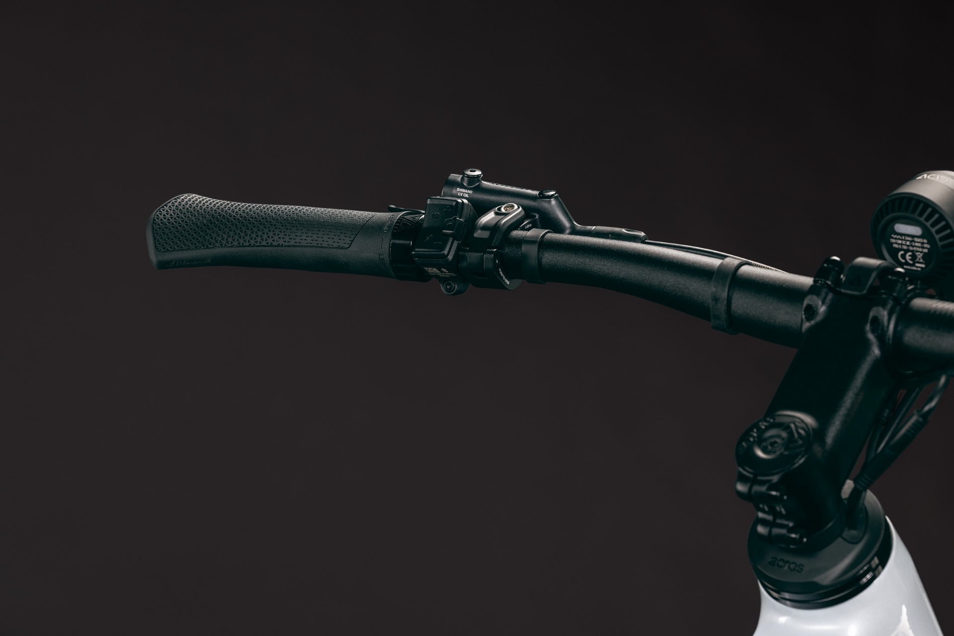CUBE Editor Hybrid SLT 400X FE in glacier´n´prizm, Lenkerdetail des E-Bikes