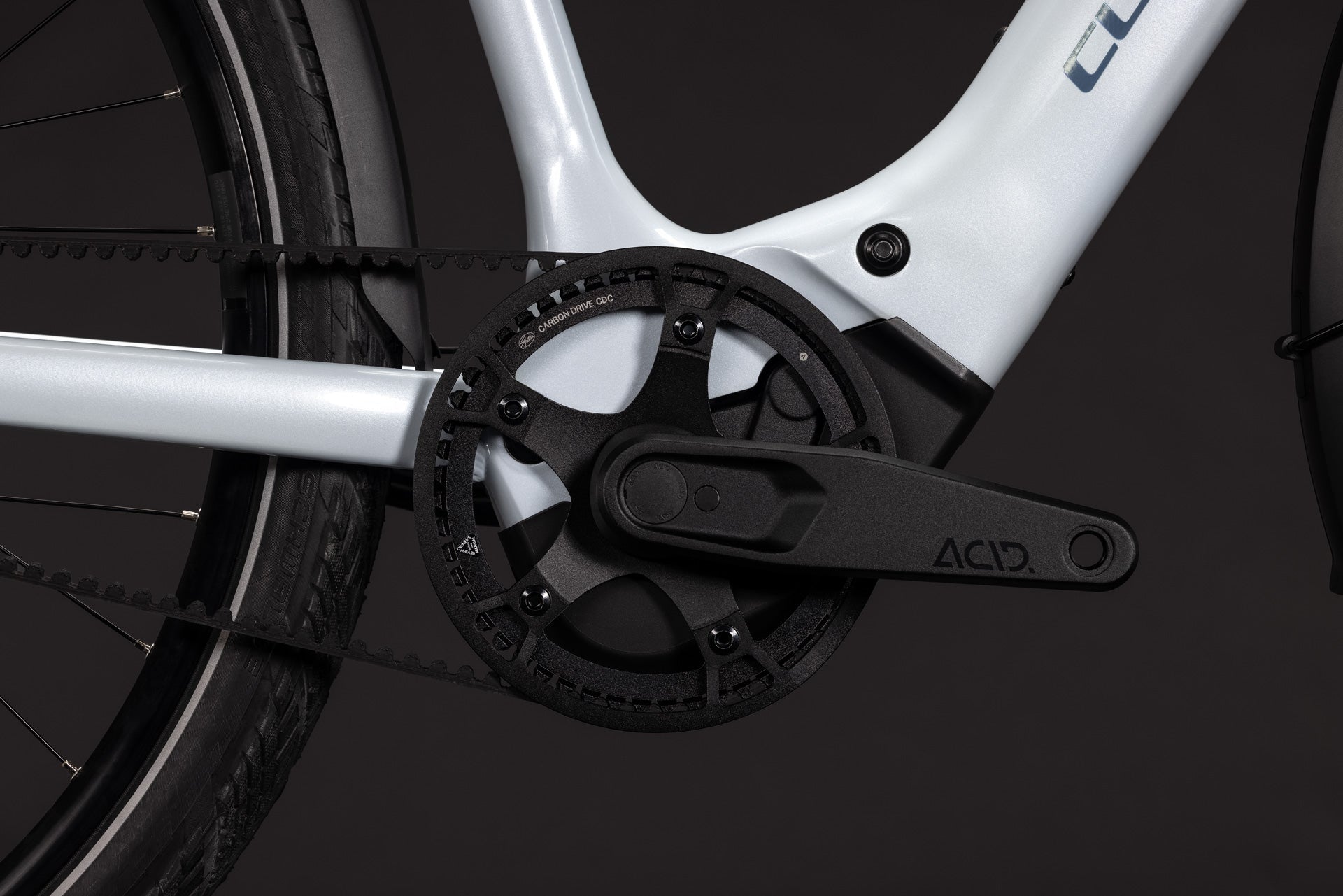CUBE Editor Hybrid SLT 400X FE glacier´n´prizm: Detail des Tretlagers mit Antrieb und Kette
