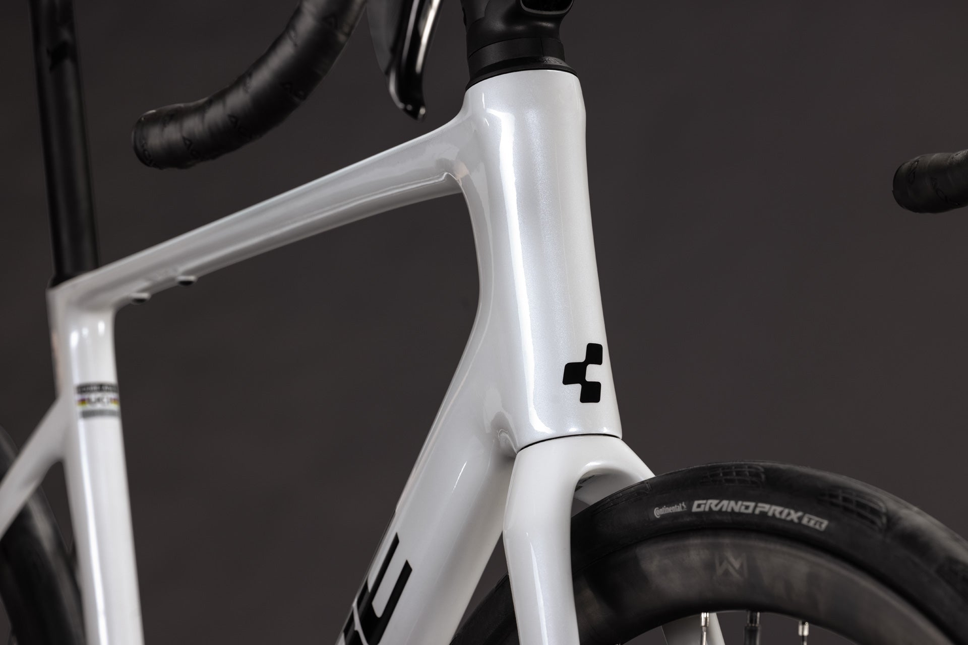 CUBE Attain C:62 SLX metallicwhite´n´black.