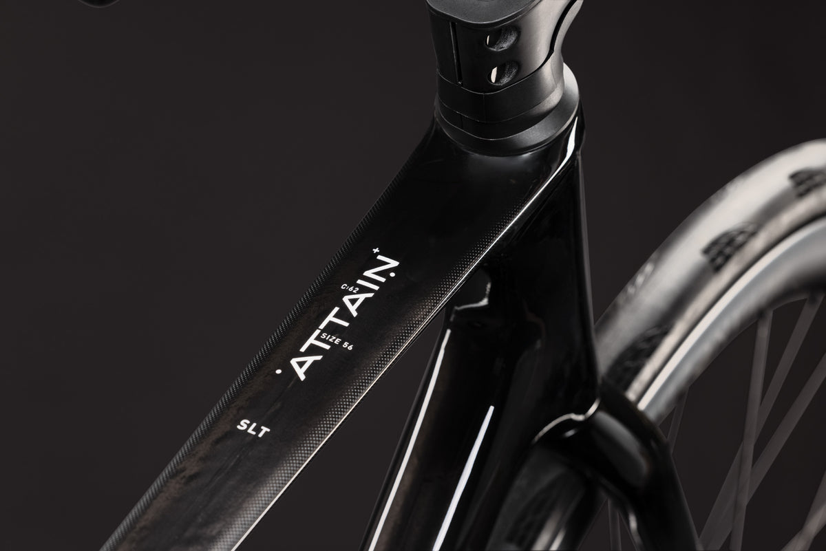 CUBE Attain C:62 SLT Carbon-Rennrad in Schwarz-Weiß, Detailansicht Rahmen
