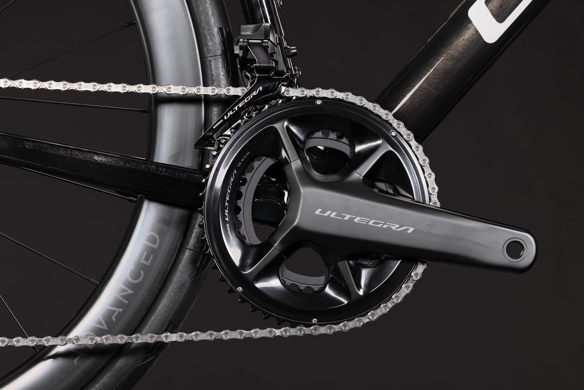 CUBE Attain C:62 SLT Carbon-Rennrad mit Shimano Ultegra Kurbel und Kette