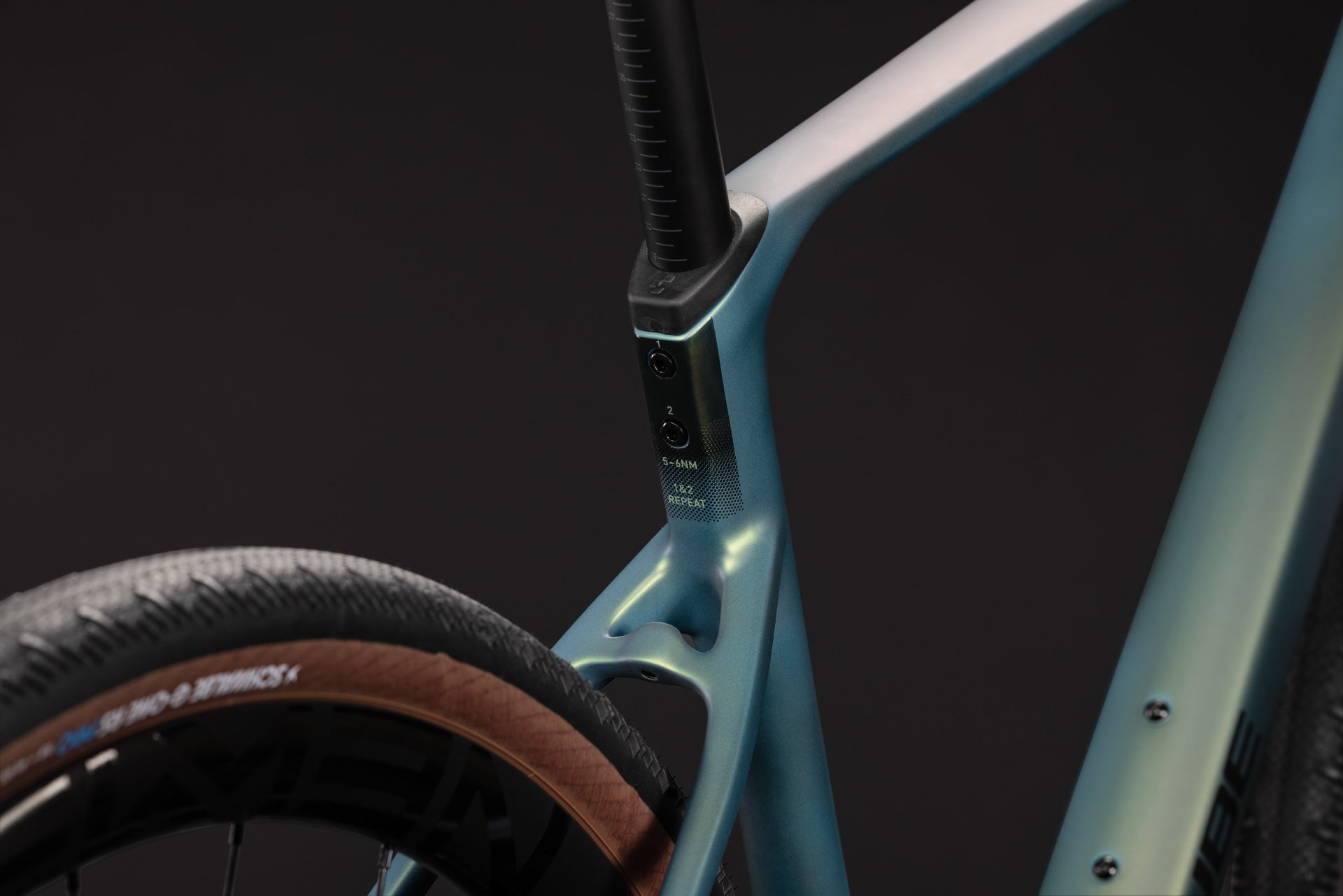 CUBE Nuroad C:62 Race jungali´n´black.