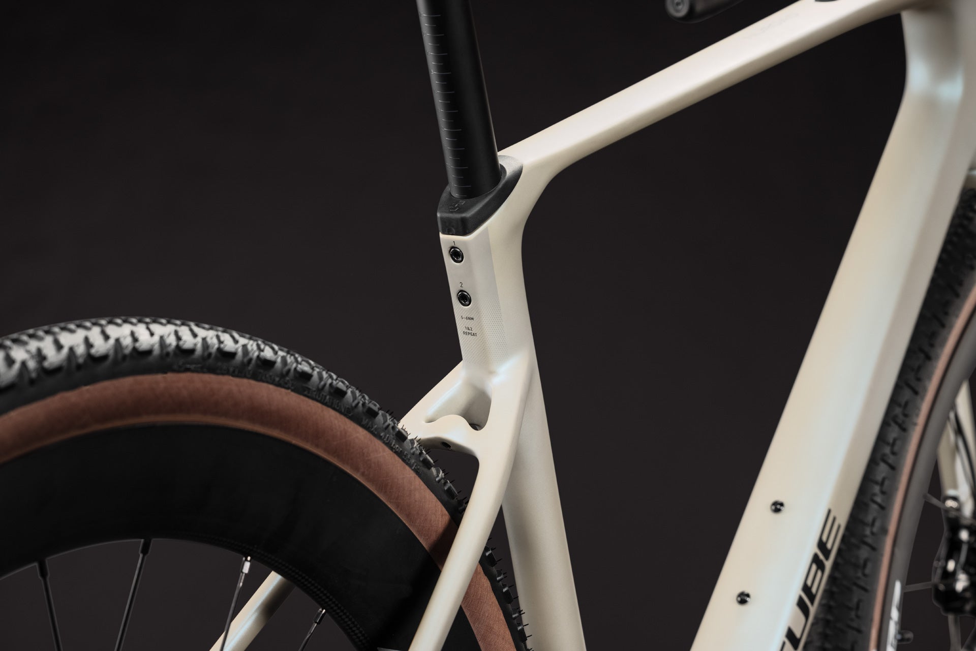 CUBE Nuroad C:62 SLX glintsand´n´black.