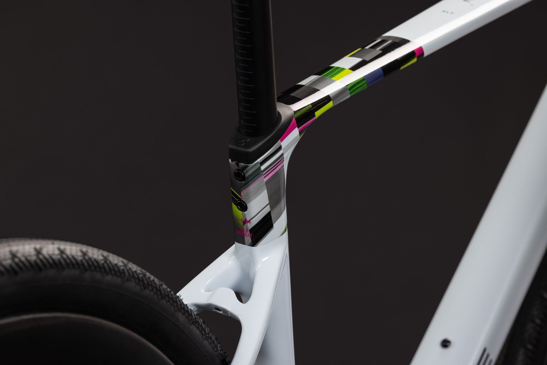 CUBE Nuroad C:62 SLT glacier´n´magenta.