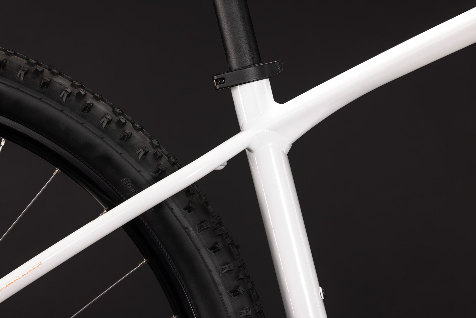 CUBE Aim ONE metallicwhite´n´black.