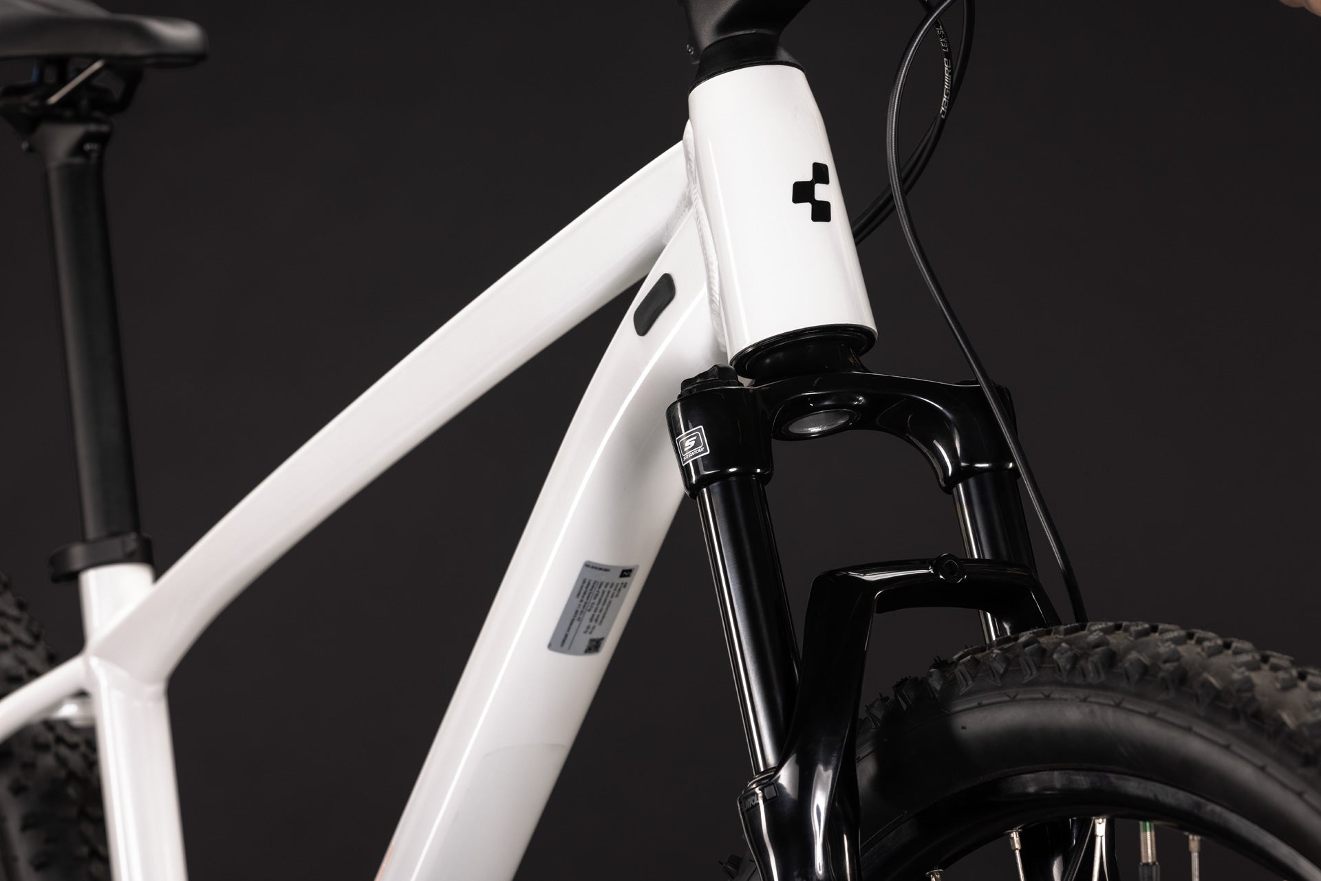 CUBE Aim ONE metallicwhite´n´black.