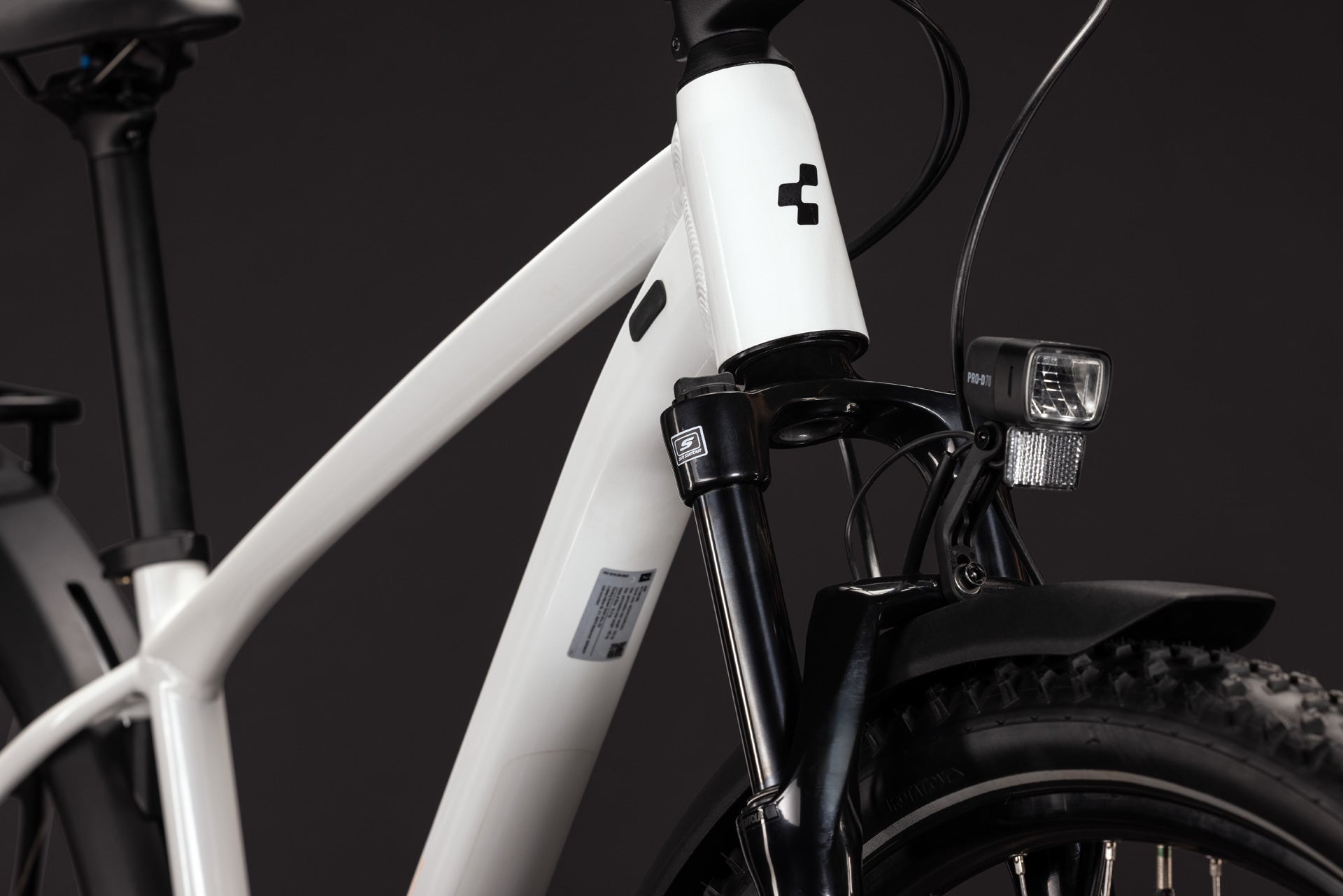 CUBE Aim ONE FE metallicwhite´n´black.