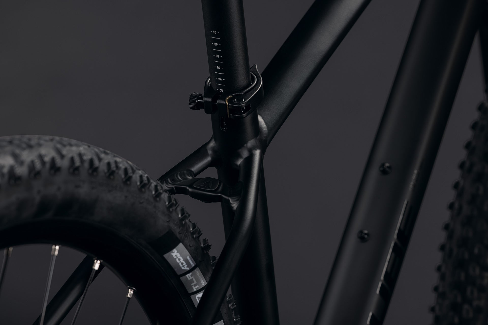 CUBE Aim SLT soot´n´black.