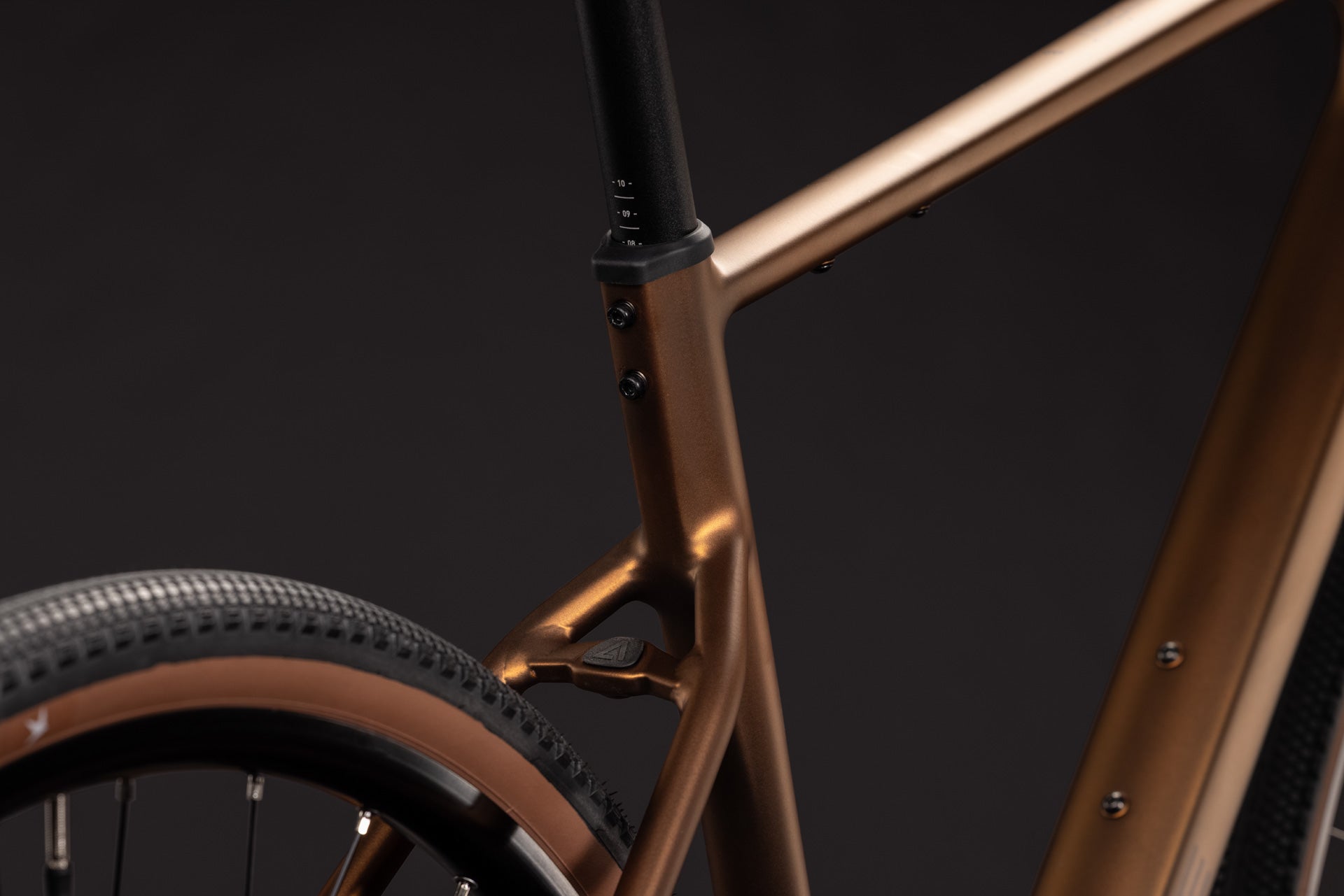 CUBE Nulane ONE metalliccaramel´n´brown, Detail von Sitzstreben, Sattelstütze und Hinterrad