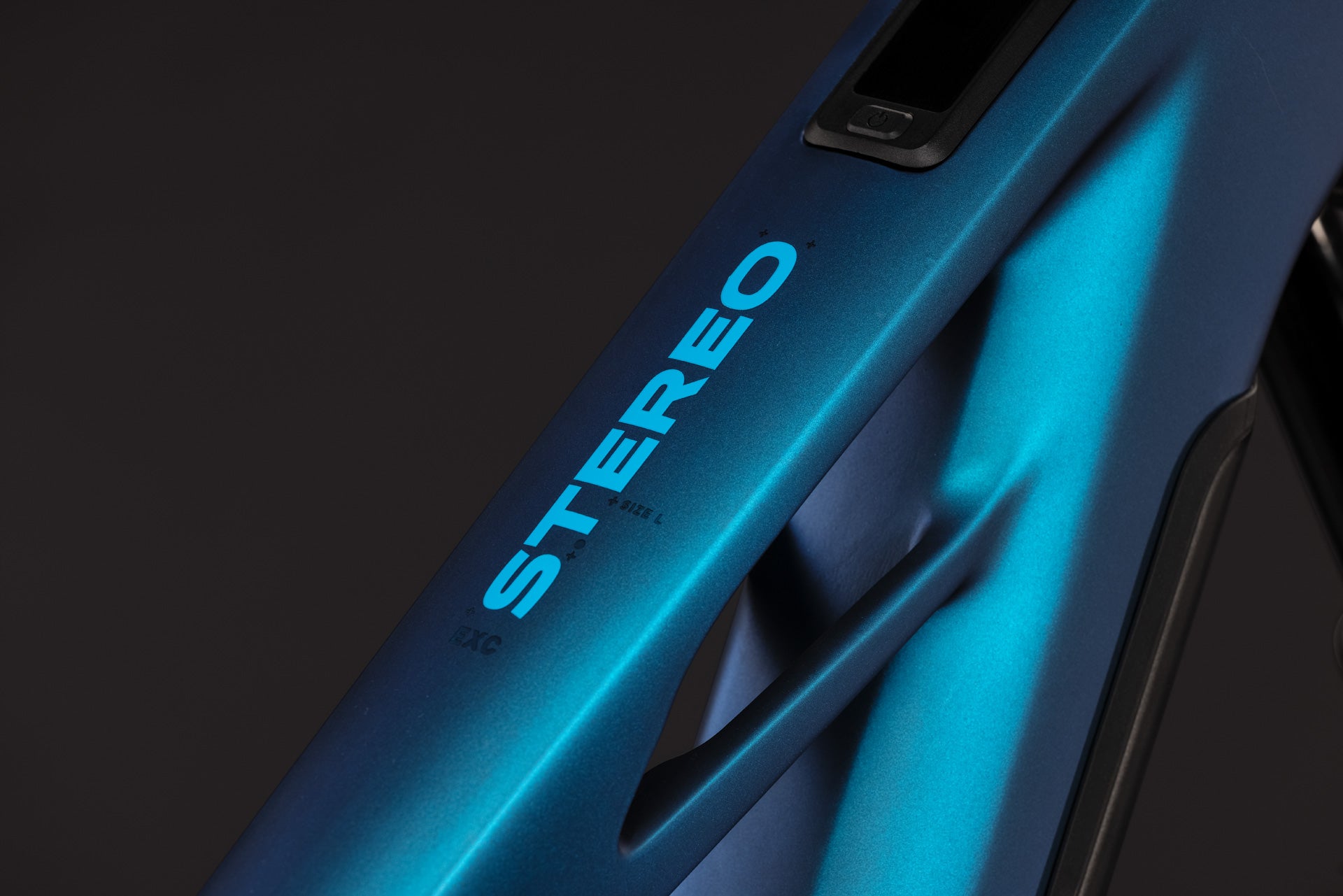 CUBE Stereo Hybrid ONE44 HPC EXC 800 in nebula'n'blue, Detailansicht des Rahmens