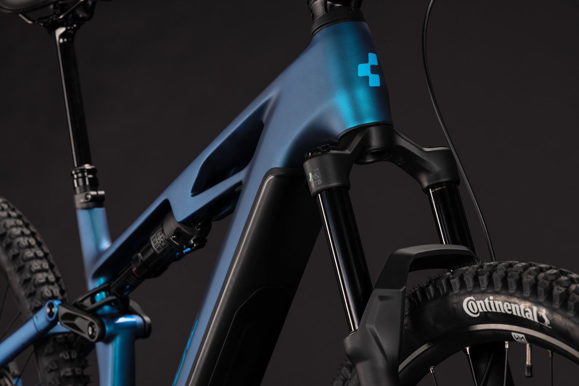 CUBE Stereo Hybrid ONE44 HPC EXC 800 in nebula´n´blue, E-MTB-Rahmen mit Federgabel nah