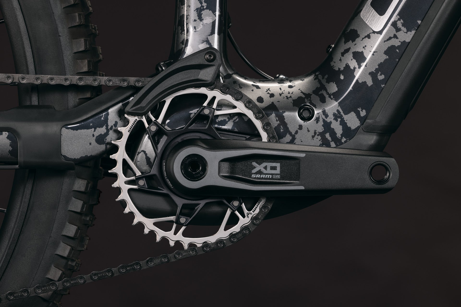 CUBE Stereo Hybrid ONE44 HPC Super TM 800 graphiteglitch´n´grey, Antrieb mit SRAM-Kurbel