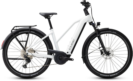 CUBE Nuride Hybrid Performance 720 E-Bike in metallicwhite´n´grey, Seitenansicht