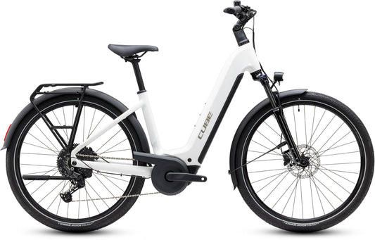 CUBE Touring Hybrid ONE 600 metallicwhite´n´chrome.