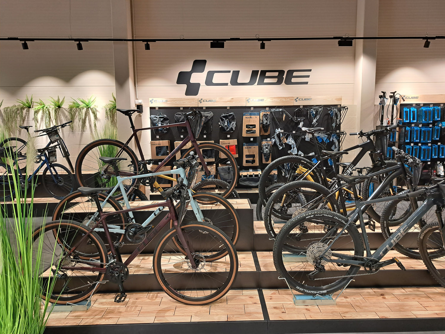 Große Auswahl Fahrräder und E-Bikes im CUBE Store Bremen
