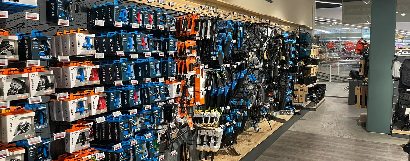 Fahrradzubehör und Fahrradteile im CUBE Store Berlin-Spandau