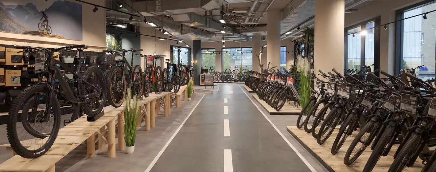 CUBE Store Hamburg mit großer Auswahl an Fahrrädern, E-Bikes, Teile und Zubehör sowie Bekleidung