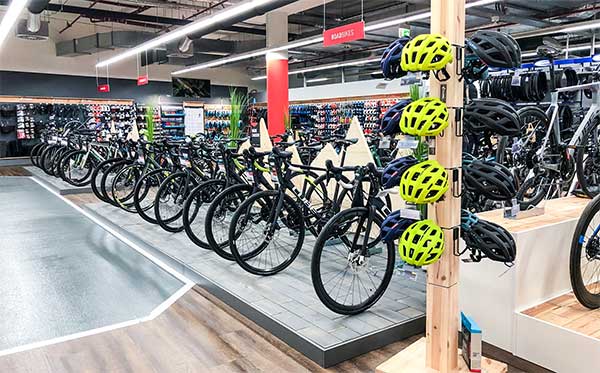 Fahrradbekleidung im CUBE Store Rostock